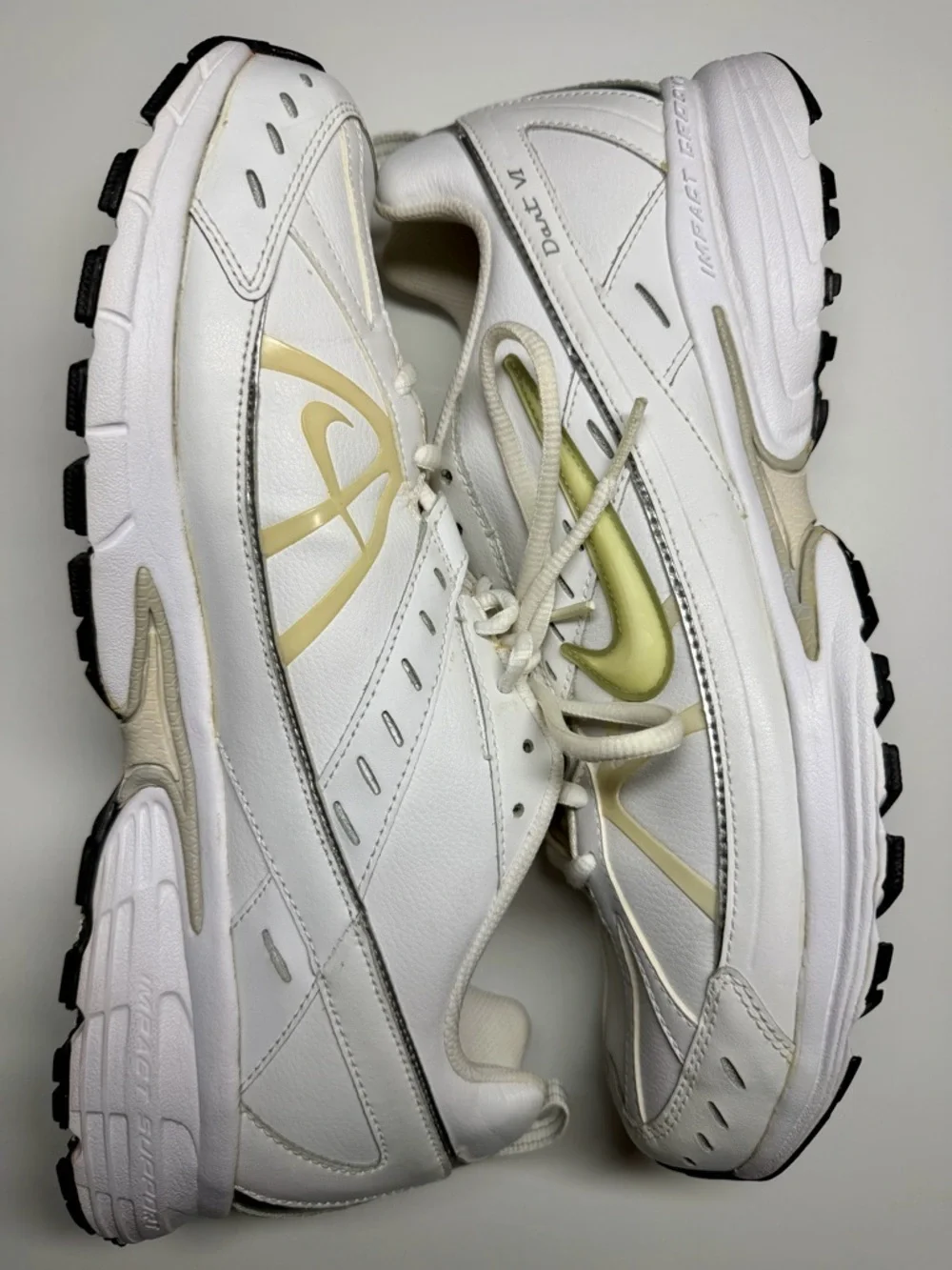 Nike Dart VI White Running Shoes – Men’s‎ Size 13